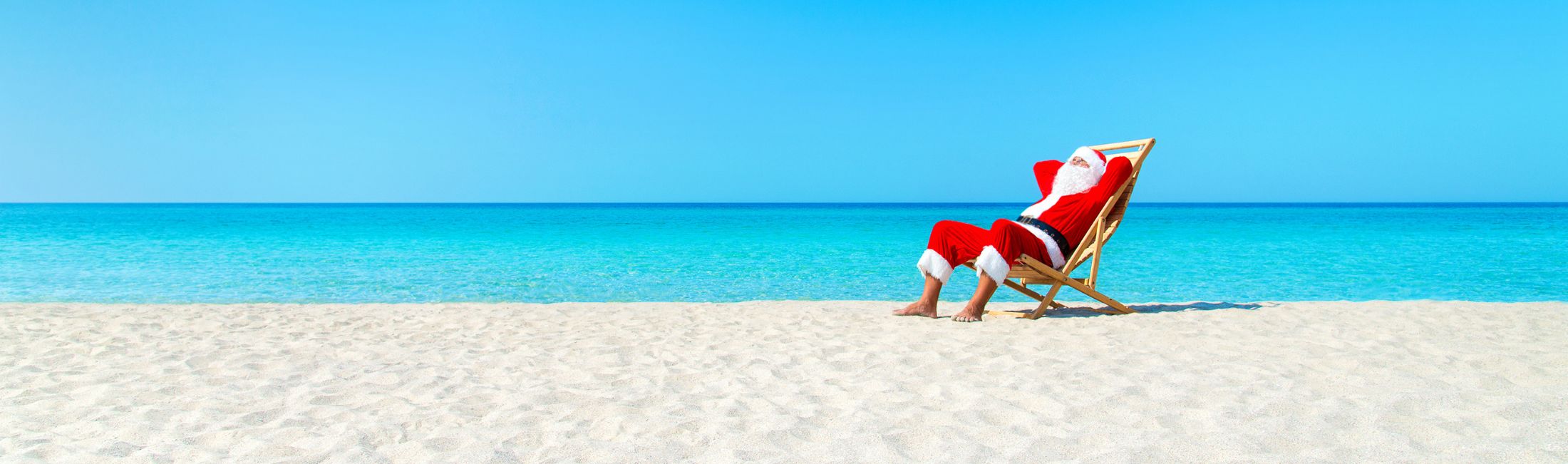 weihnachtsmann am strand 