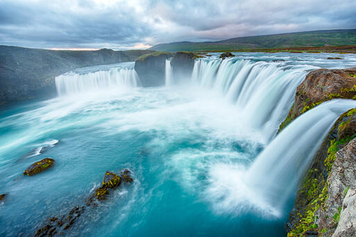 Die spektakulären Wasserfälle von Goðafoss in Island © Filip Fuxa / Shutterstock.com