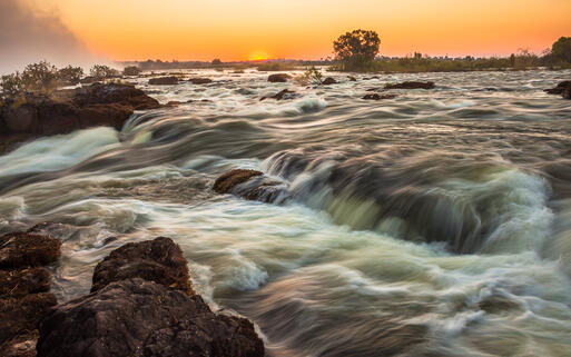 Die beeindruckenden Victoria Wasserfälle in Simbabwe © e2dan / Shutterstock.com