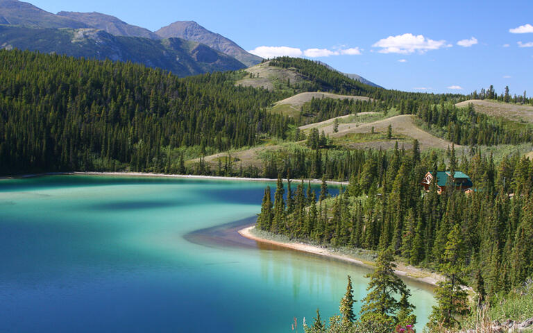 Der idyllische Emerald See, Yukon, Kanada © Steve Bower / Shutterstock.com