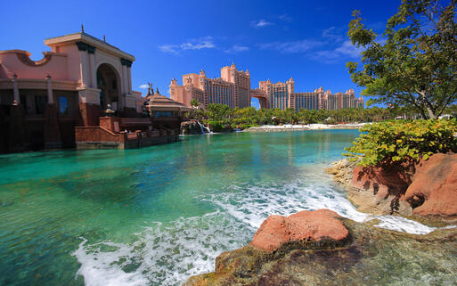 Atlantis Hotel auf Paradise Island in Nassau © Worachat Sodsri  / Shutterstock.com