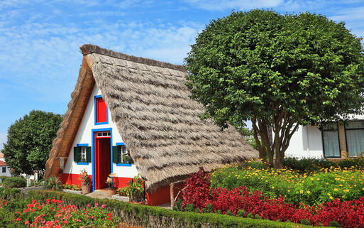 Weißes Cottage auf Madeira © kavram / Shutterstock.com