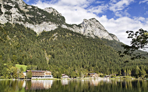 Dorf am Hintersee © Adrian Zenz / shutterstock.com