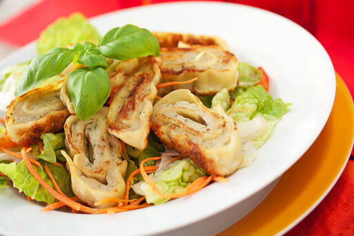 Typische Speise in Bayerisch-Schwaben: herzhafte Maultaschen © Marina Grau / Shutterstock.com