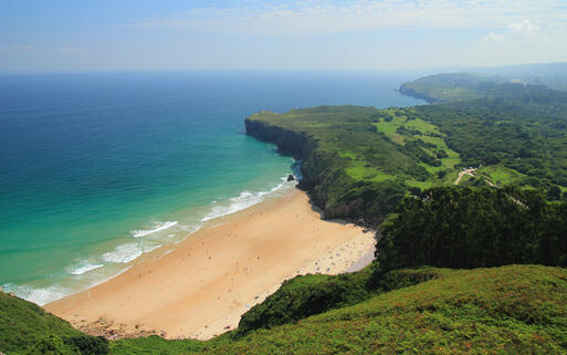 Der traumhafte Strand von Andrin, nahe von Llanes © LFRabanedo / Shutterstock.com