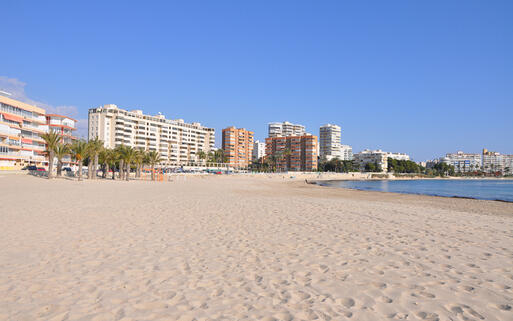 Der Strand Muchavista in Campello © rSnapshotPhotos / Shutterstock.com