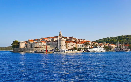 Blick auf die Stadt Korcula © Tatiana Popova / Shutterstock.com