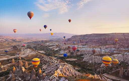 Balloonfahrten über das Tuffsteingebirge © Tatiana Popova / shutterstock.com