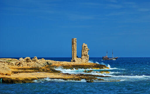 Die Felsküste von Mahdia, Tunesien © DeepGreen / shutterstock.com