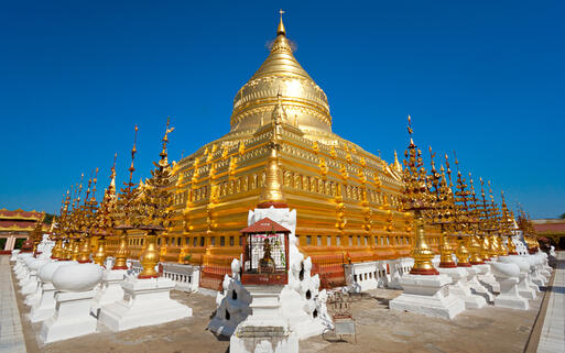 Der buddhistische Tempel Shwezigon Pagoda in Bagan © Luciano Mortula  / Shutterstock.com