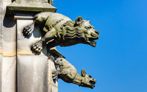Wasserspeier am Münster in Ulm © Patrick Poendl / Shutterstock.com