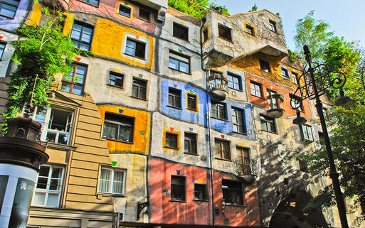 Das einizigartige Hunderwasserhaus des berühmten Künstlers © Bojan i Jelena