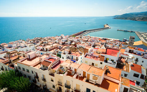 Peñíscola mit Hafen © Alexander Tihonov / Shutterstock.com