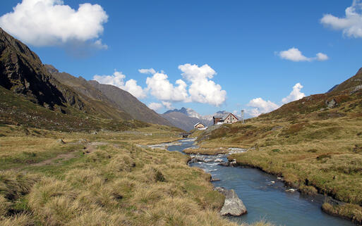 Oberberg Tal mit der Franz-Senn Hütte © BergeImLicht / shutterstock.com