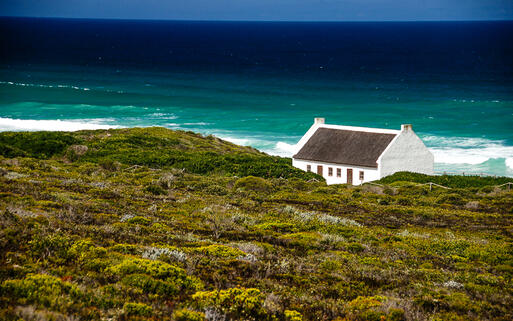 Ein einsames Haus an der Ostküste Südafrikas © Wolverine1023 / Shutterstock.com