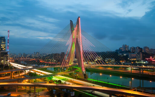 Sao Paulo bei Abenddämmerung, Brasilien © Celso Diniz / shutterstock.com