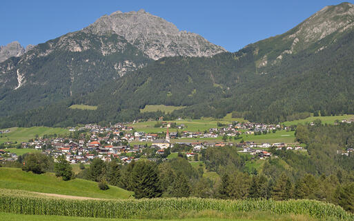 Blick auf das Dorf Telfs © travelpeter / shutterstock.com