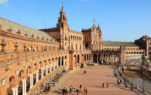 Die Plaza de España bei Sonnenuntergang © Svetlana Bobrova / Shutterstock.com