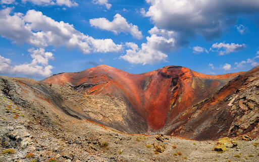 Vulkankrater im Nationalpark Timanfaya © anyaivanova / Shutterstock.com