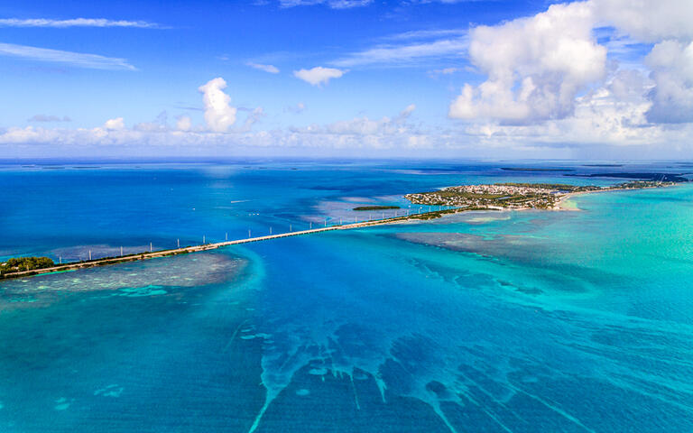 Luftaufnahme der beliebten Florida Keys, Florida Südspitze © Bertl123 / Shutterstock.com