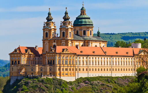 Das Benediktinerkloster Stift Melk in Niederösterreich © Bertl123 / shutterstock.com