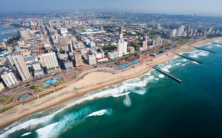 Blick auf die Küste von Durban, Südafrika © michaeljung / Shutterstock.com