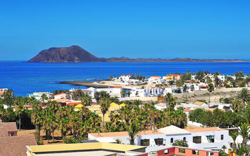 Blick auf die Insel Lobos von Corralejo aus © nito  / Shutterstock.com