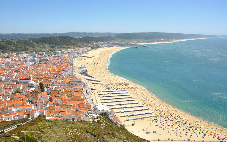 Die Küste von Nazare, Portugal © efiplus / Shutterstock.com