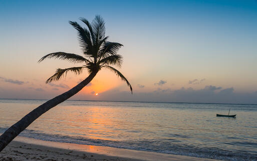 Sonnenuntergang am Shanzu Beach, Kenia Nordküste © Wansfordphoto / Shutterstock.com
