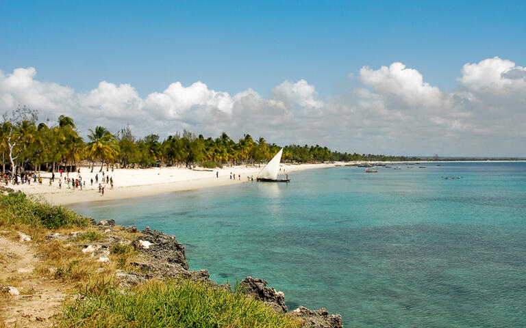 Der Strand Pangane in Mozambique © Alberto Loyo / Shutterstock.com