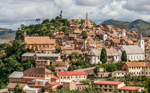 Blick über die Dächer von Fianarantsoa © Pierre-Yves Babelon / Shutterstock.com