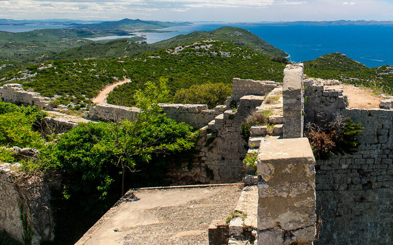 Blick von der Festung St. Michael in Kroatien © Alexander Tihonov / Shutterstock.com
