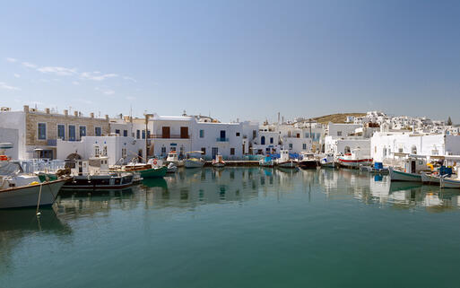 Der Hafen von Naoussa auf der Insel Paros © CHRISTOPHE ROLLAND  / Shutterstock.com