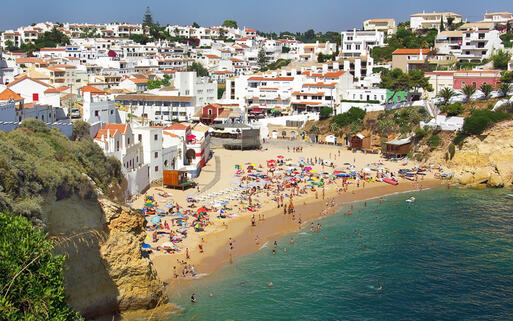 Strand von Carvoeiro in der Algarve © inacio pires / shutterstock.com