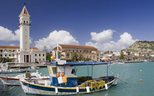 Der Hafen von Zakynthos-Stadt © Tramont_ana / Shutterstock.com