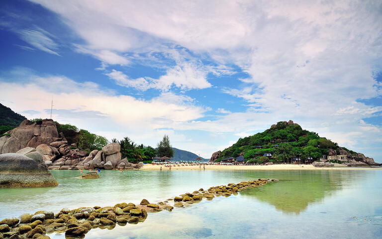 Idyllischer Strand auf der Insel Nang Yuan in Südthailand © Prasong Putichanchai / shutterstock.com