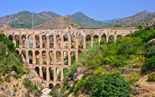 Altes Aqueduct in Nerja, Costa del Sol, Spanien © S.Borisov  / Shutterstock.com