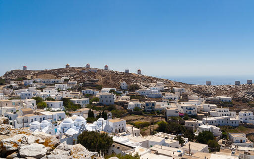 Blick über die weißen Häuser von Amorgos © TakB / Shutterstock.com
