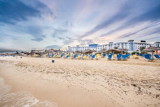 Strand bei Abenddämmerung in Hammamet, Tunesien © Dereje / Shutterstock.com
