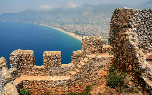 Burg von Alanya © Pawel Kielpinski / shutterstock.com