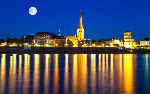 Düsseldorf © EUROPHOTOS / shutterstock.com