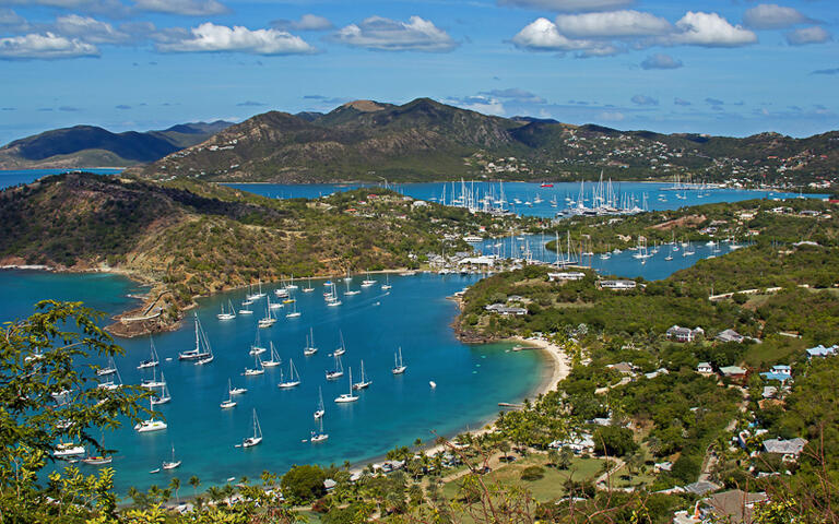 Blick auf English Harbour auf Antigua © KPegg / Shutterstock.com