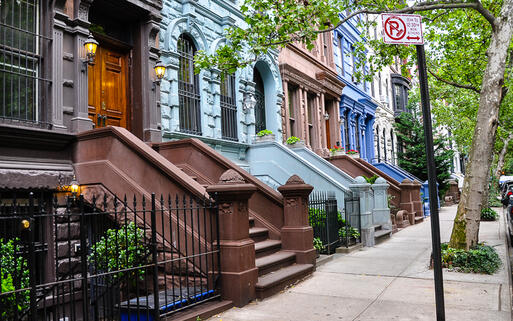 Wohnhäuser in den Strassen von Manhattan, New York, USA © rSnapshotPhotos / Shutterstock.com