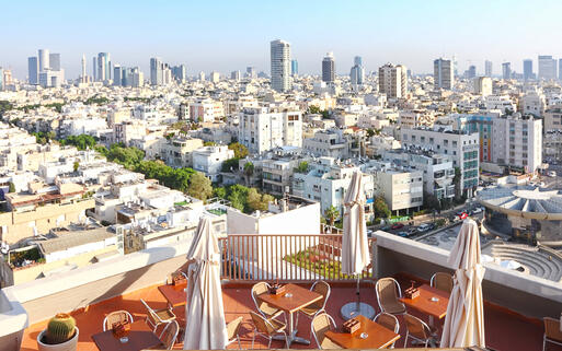 Blick auf Tel Aviv von einer Skybar © Protasov AN / shutterstock.com