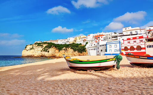 Strand bei Carvoeiro © Sergio Stakhnyk / shutterstock.com
