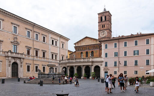 Santa Maria in Trastevere, eine der ältesten Marienkirchen Roms © grafalex / Shutterstock.com