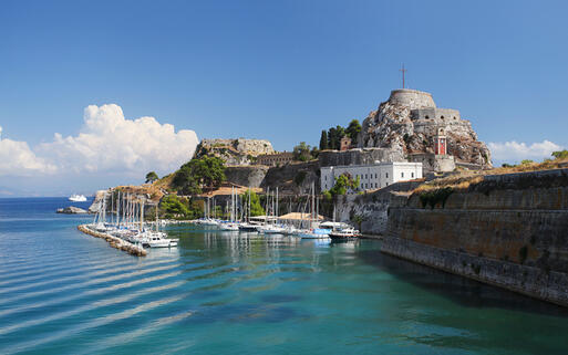 Die alte Festung ist das Wahrzeichen der Hauptstadt © Dan Breckwoldt / Shutterstock.com