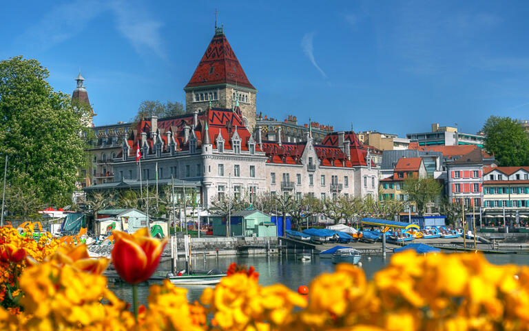 Das Chateau d'Ouchy in Lausanne, Schweiz © Mihai-Bogdan Lazar / Shutterstock.com
