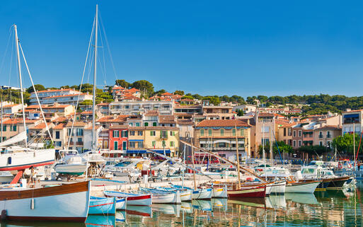 Hafen von Cassis an der französischen Riviera © Andreas G. Karelias / Shutterstock.com