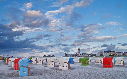 Strand von Warnemünde © RicoK / shutterstock.com